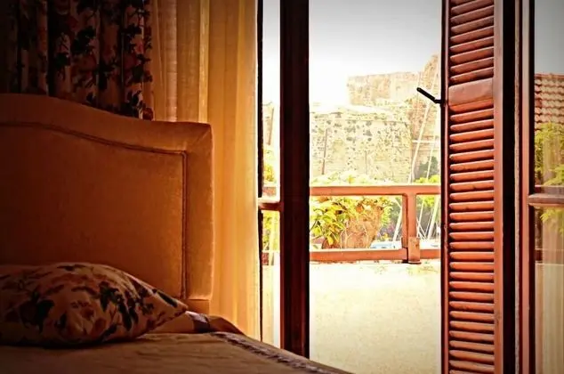 Üç Kişilik Oda, Balkon