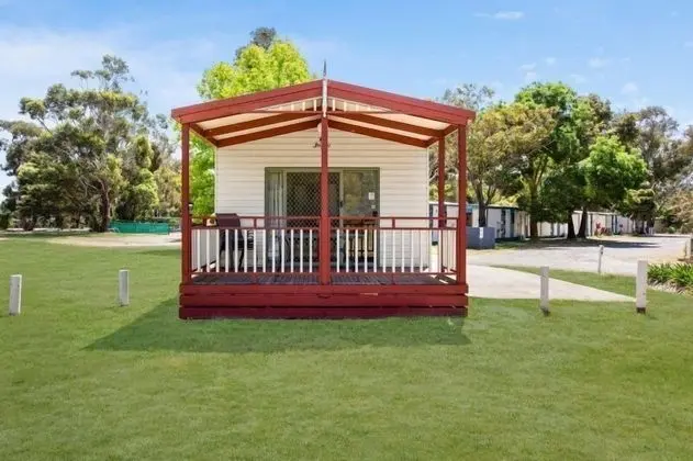 Deluxe Kulübe (2 Double + 1 Single Overhead Bunk Bed)
