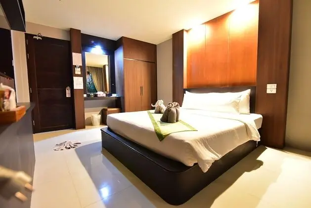 Deluxe Double Room Garden View with Balcony