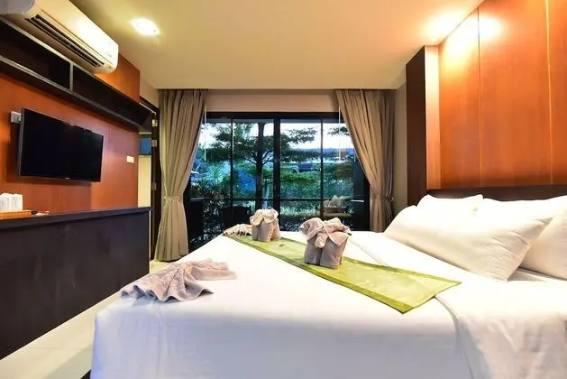 Deluxe Double Room Garden View with Balcony