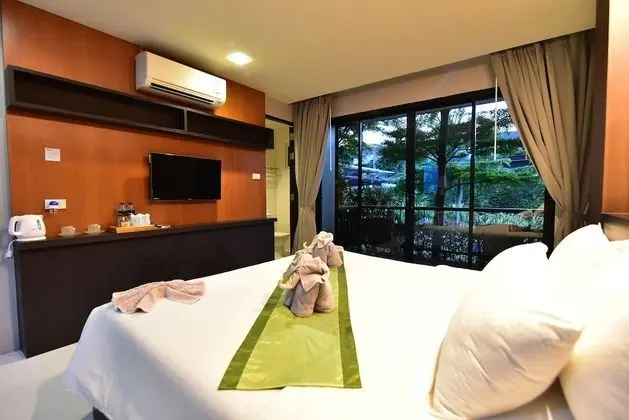 Deluxe Double Room Garden View with Balcony