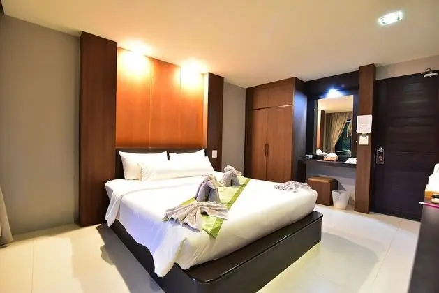 Deluxe Double Room Garden View with Balcony