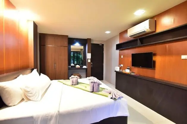 Deluxe Double Room Garden View with Balcony
