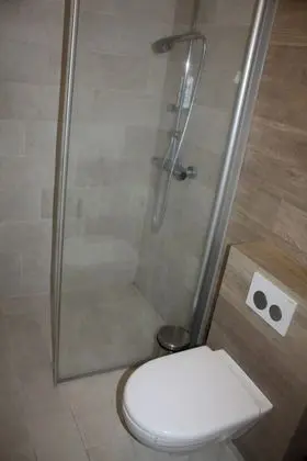 Basic Tek Büyük Yataklı Oda, Ortak Banyo, Zemin Kat
