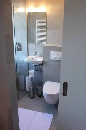 Tek Büyük Yataklı Oda, Ortak Banyo