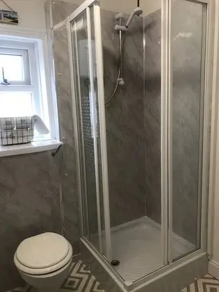 Tek Kişilik Oda, Ortak Banyo