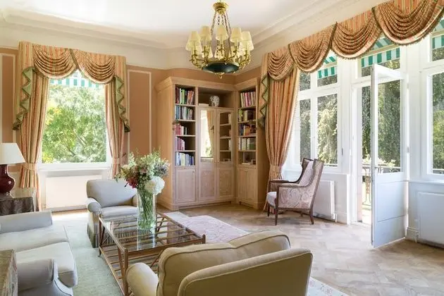 Corner Suite