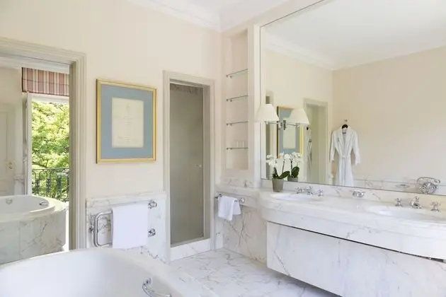 Corner Suite