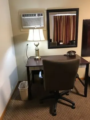 Standard Oda, 1 Büyük (Queen) Boy Yatak, Buzdolabı ve Mikrodalga