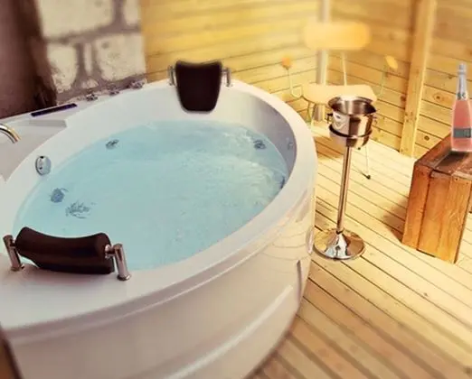 Jetted tub