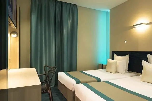 Comfort Tek Büyük veya İki Ayrı Yataklı Oda