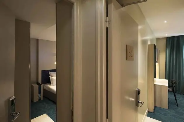 Comfort Tek Büyük veya İki Ayrı Yataklı Oda
