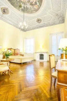 Classic Tek Büyük Yataklı Oda