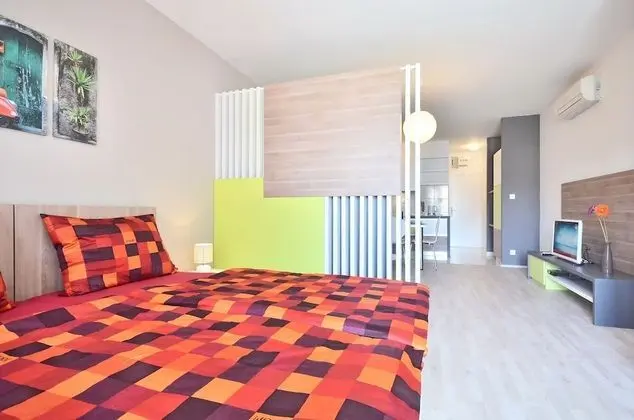 Stüdyo, Teras, Havuz Manzaralı