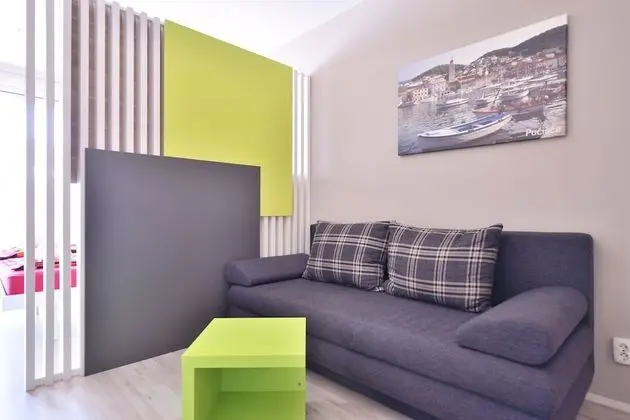 Stüdyo, Teras, Havuz Manzaralı