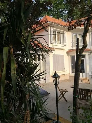 Standard Tek Büyük Yataklı Oda, 1 Yatak Odası, Bahçe Manzaralı, Bahçeli