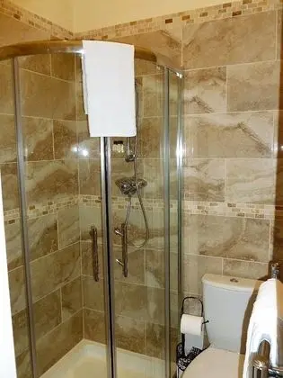 Tek Büyük Yataklı Oda, Banyolu/Duşlu