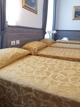 Üç Kişilik Oda
