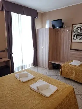 Üç Kişilik Oda