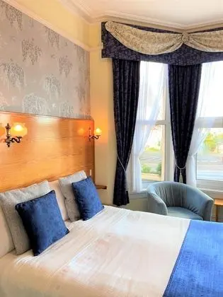 Superior Tek Büyük Yataklı Oda, Banyolu/Duşlu, Deniz Manzaralı (ground floor)