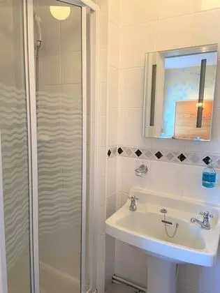 Tek Büyük Yataklı Oda, Banyolu/Duşlu, Deniz Manzaralı (Small)
