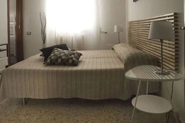 Comfort Tek Büyük veya İki Ayrı Yataklı Oda, Banyolu/Duşlu, Zemin Kat