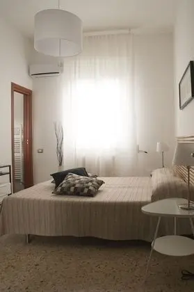 Comfort Tek Büyük veya İki Ayrı Yataklı Oda, Banyolu/Duşlu, Zemin Kat