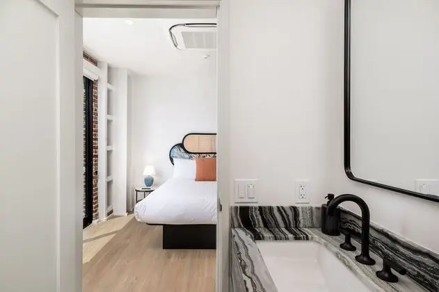 Oda, 1 Büyük (Queen) Boy Yatak, Balkon, Şehir Manzaralı (Room 303)