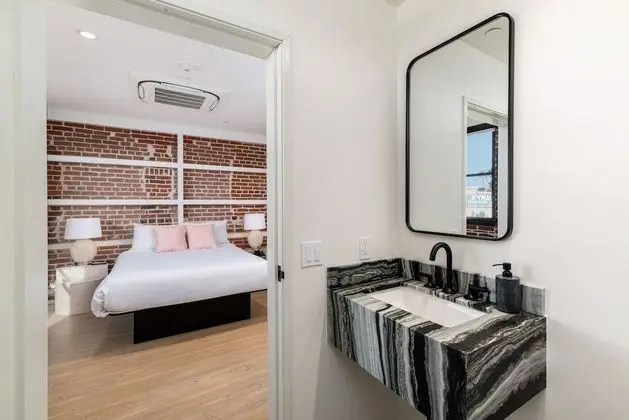 Oda, 1 Büyük (Queen) Boy Yatak, Şehir Manzaralı (Room 205)
