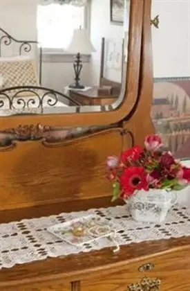 Büyük Yataklı Tek Kişilik Oda