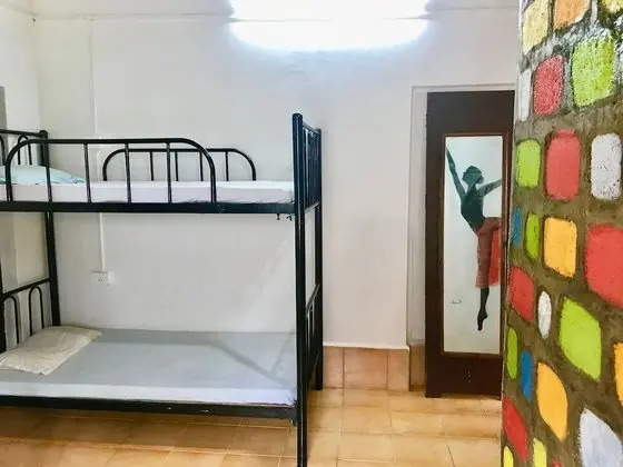 Ortak Ranzalı Oda, Birden Çok Yatak, Sigara İçilmez, Köşe