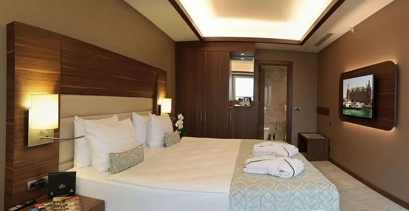 Corner Room, Şehir Manzaralı