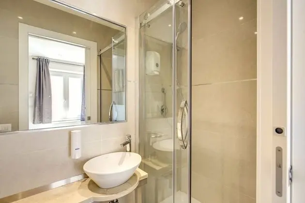 Üç Kişilik Oda, Özel Banyo