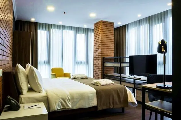 Business Tek Büyük Yataklı Oda