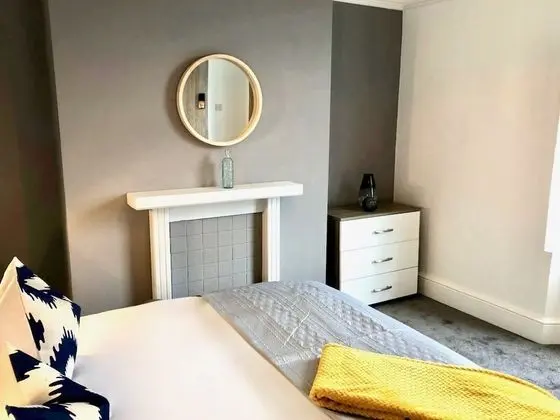 Tek Büyük veya İki Ayrı Yataklı Oda, Ortak Banyo