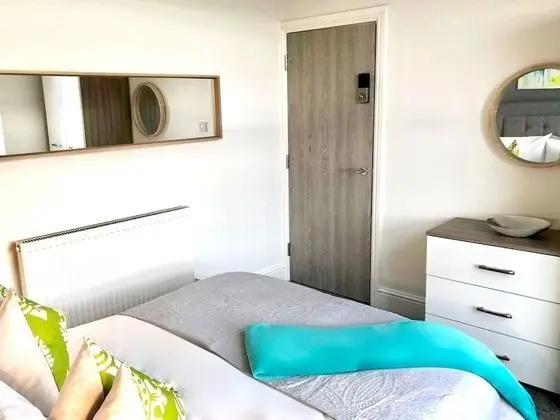 Tek Büyük Yataklı Oda, Ortak Banyo, Bahçe Manzaralı