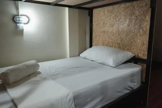 10-Bed Mixed Dormitory with Shared Bathroom