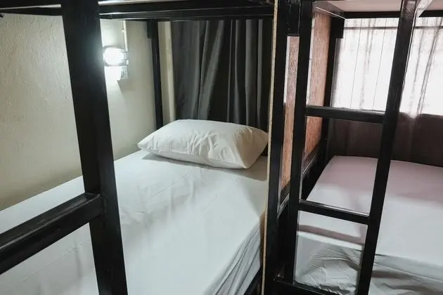 8-Bed Mixed Dormitory with Shared Bathroom