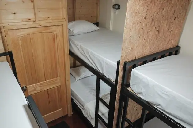 8-Bed Mixed Dormitory with Shared Bathroom