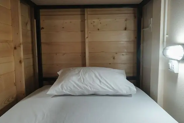 8-Bed Mixed Dormitory with Shared Bathroom