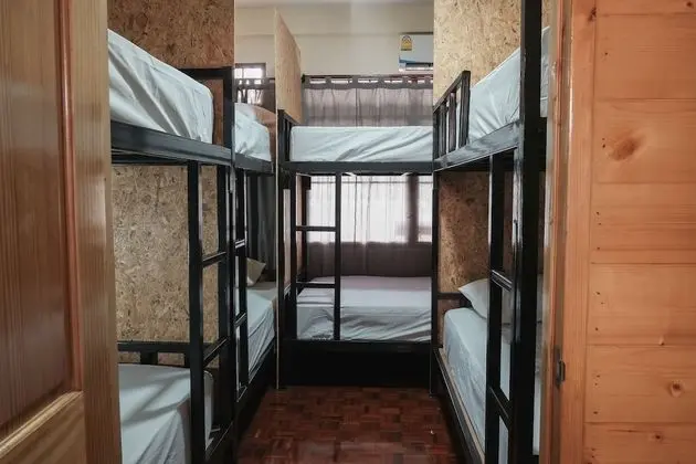 8-Bed Mixed Dormitory with Shared Bathroom