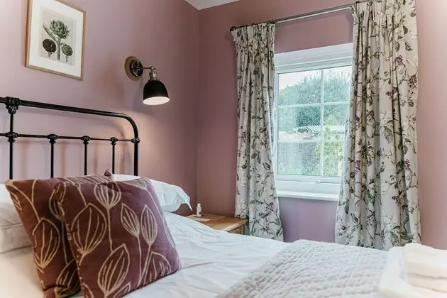 Tek Büyük Yataklı Oda, Banyolu/Duşlu, Bahçe Manzaralı (Exe)