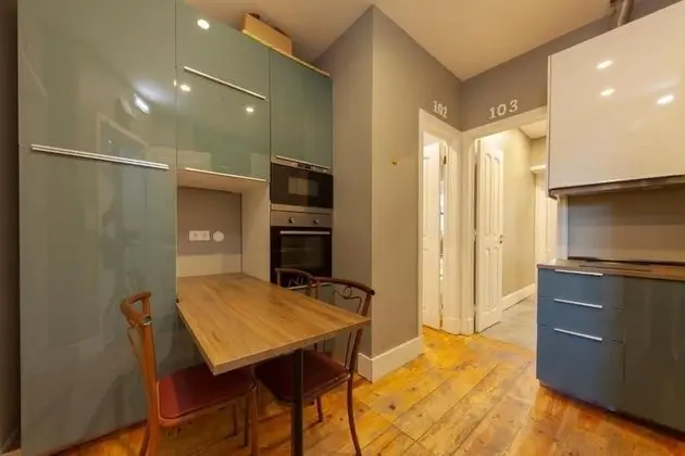 Üç Kişilik Oda, Ortak Banyo