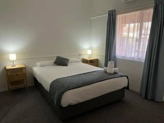 Standard Tek Büyük Yataklı Oda (Queen Room)