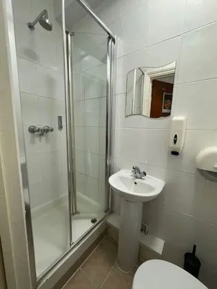 Tek Kişilik Oda, Ortak Banyo