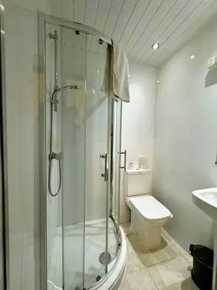 Tek Kişilik Oda, Ortak Banyo
