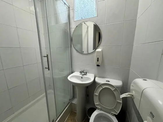 Tek Kişilik Oda, Ortak Banyo