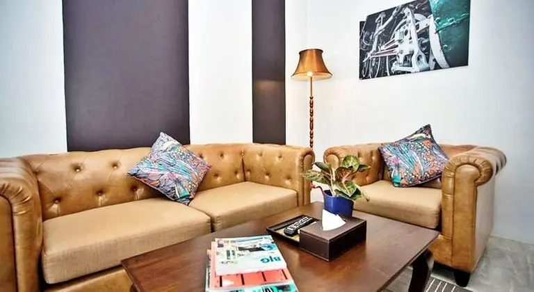 1 Bedroom Suite with Living Room and Shower