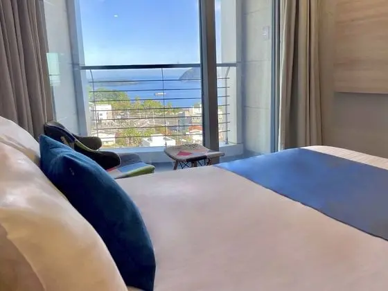 Deluxe Tek Büyük Yataklı Oda, Teras, Kısmi Deniz Manzarası