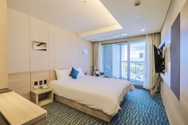 Deluxe Tek Büyük Yataklı Oda, Teras, Kısmi Deniz Manzarası